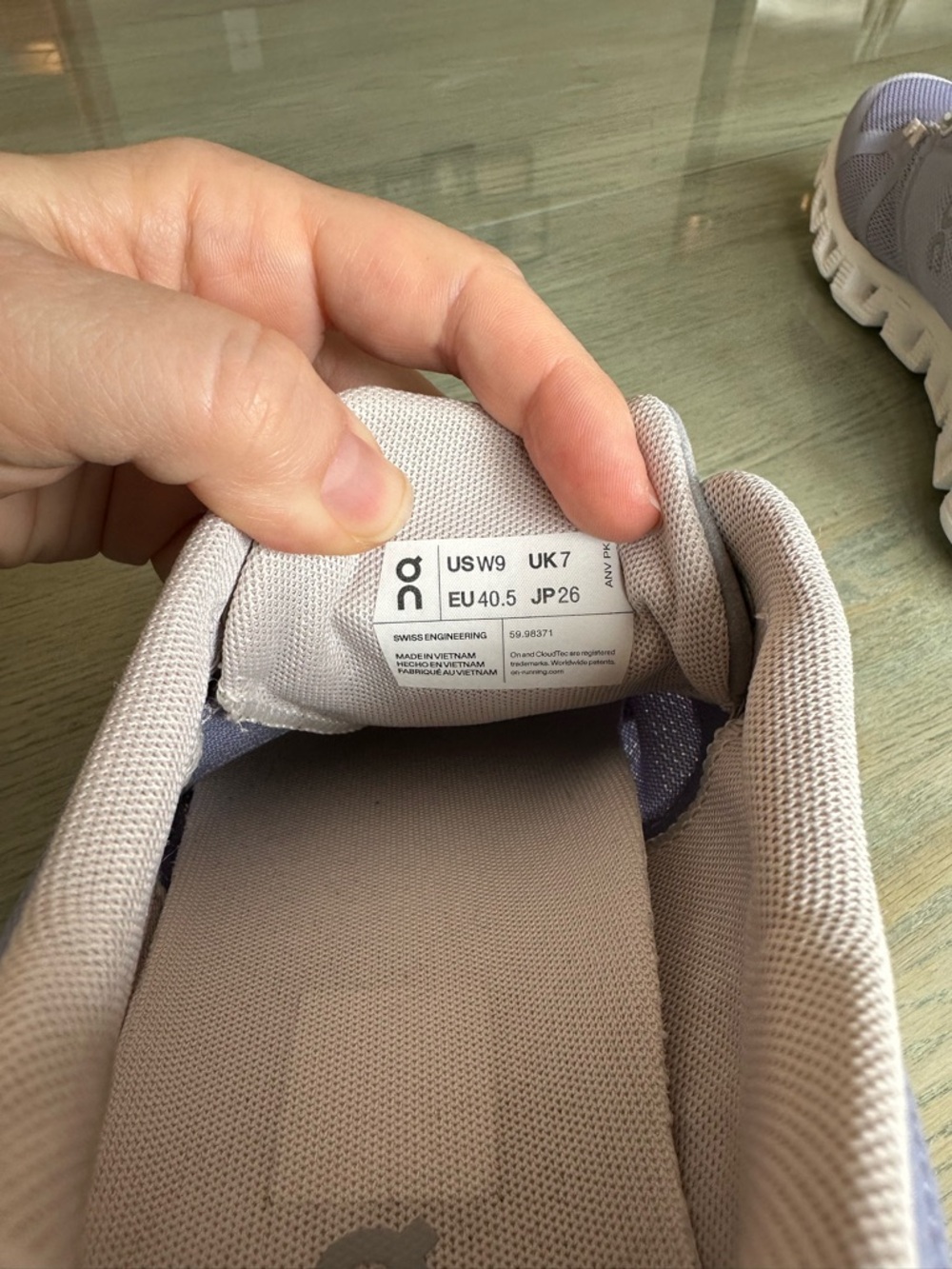 On Running Lavender/White Women's Sneakers Cloud 6 size 9 - Picture 5 of 11